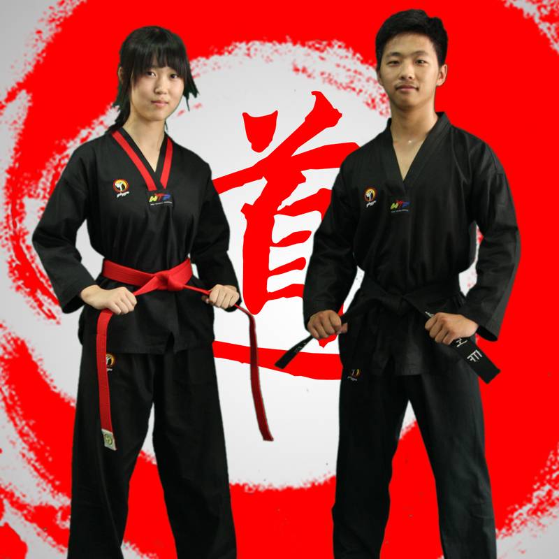Taekwondo wears black adult coaches with black belts for men and women training table for winter