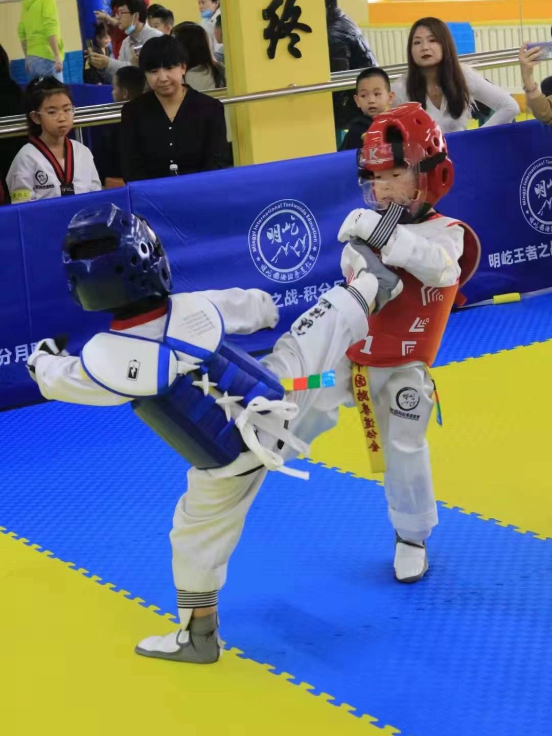It's easy to use a self-entitled screen for a taekwondo electronics training competition