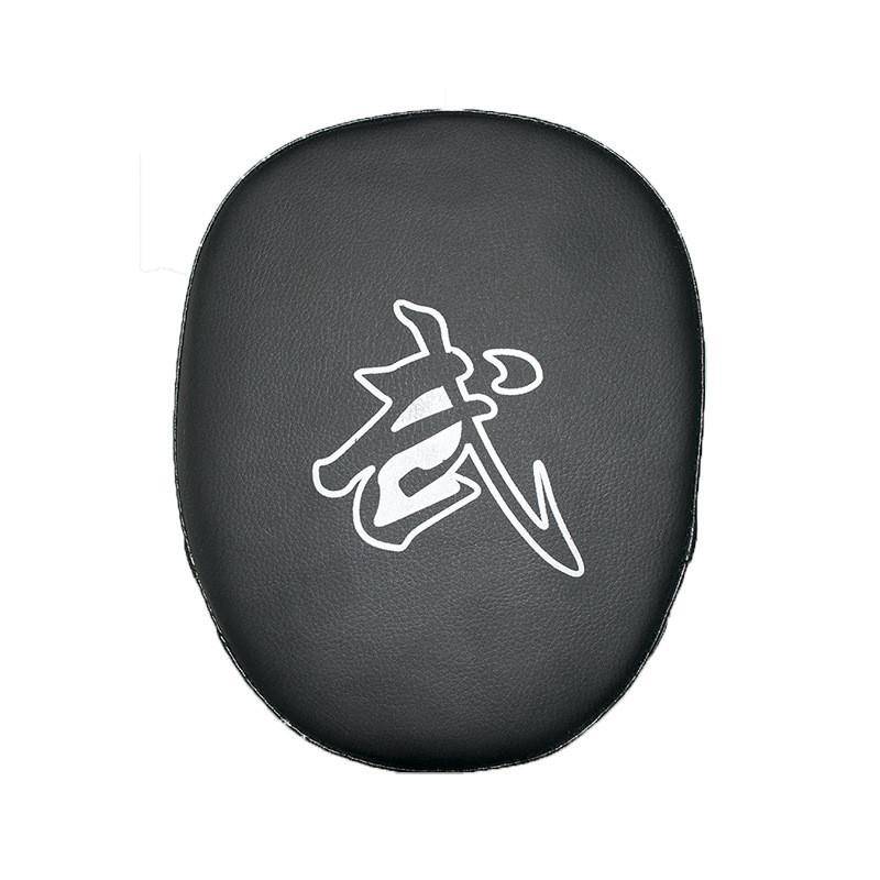 Trained boxer for specific items, boxer gloves, goaler for foot and foot, goaler, target and target