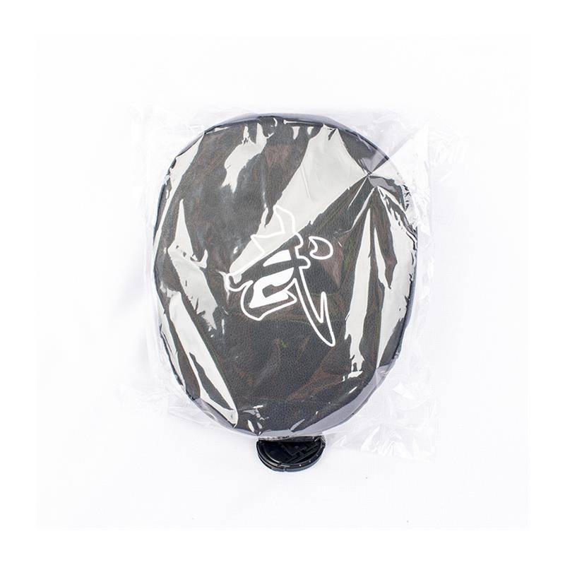 Trained boxer for specific items, boxer gloves, goaler for foot and foot, goaler, target and target