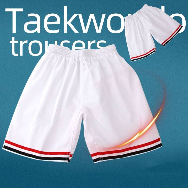 The children of Taekwondo Pants trained adult karate beginners in karate, male and female, to breathe in the summer white