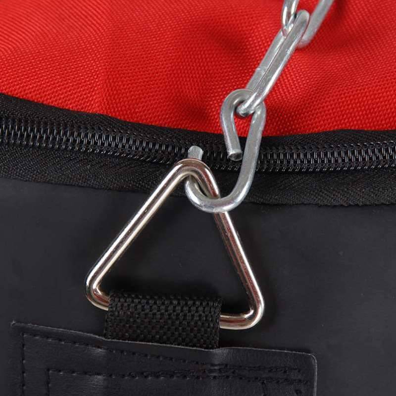 Trained Thai boxing boxing tweezer and thick packs to hit the sandboxer boxing bag