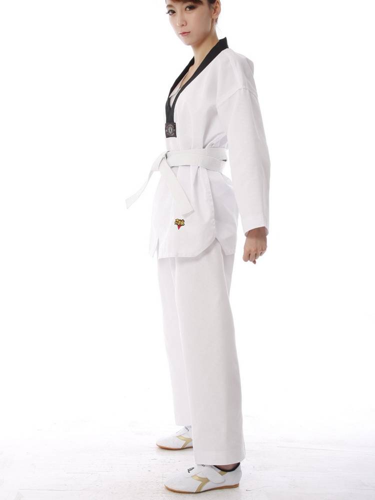 Taekwondo wears long-sleeved thong thong thong thongs and fall-old children wears air shorts
