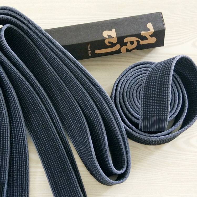 The black belt of taekwondo washes the old black belt embroidery and the black belt of taekwondo