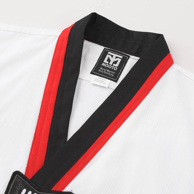 KOREA MOOTO TAEKWONDO JUNIOR STUDENTS AND JUNIOR STUDENTS TRAINING ADULT RACED TRAINERS