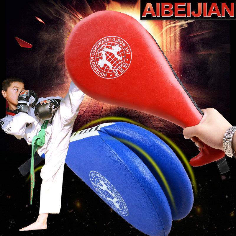 Taekwondo foot target trained the chicken-leg ranger to kick a child in the double-leaf target