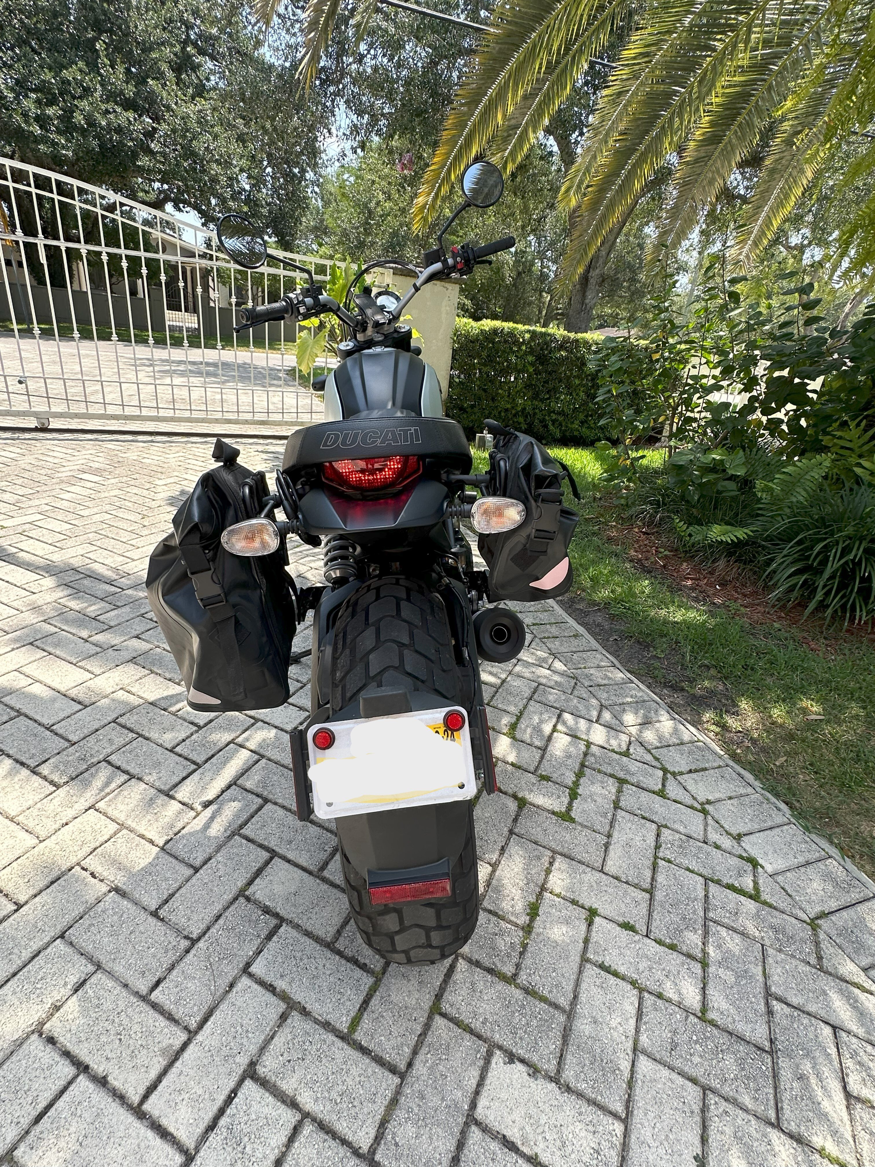 Used 2022 Ducatis Standard Motorcycle SCRAMBLER ICONs DARK 803cc Motorcycle Industrial OEM Customizable Discounted Retail