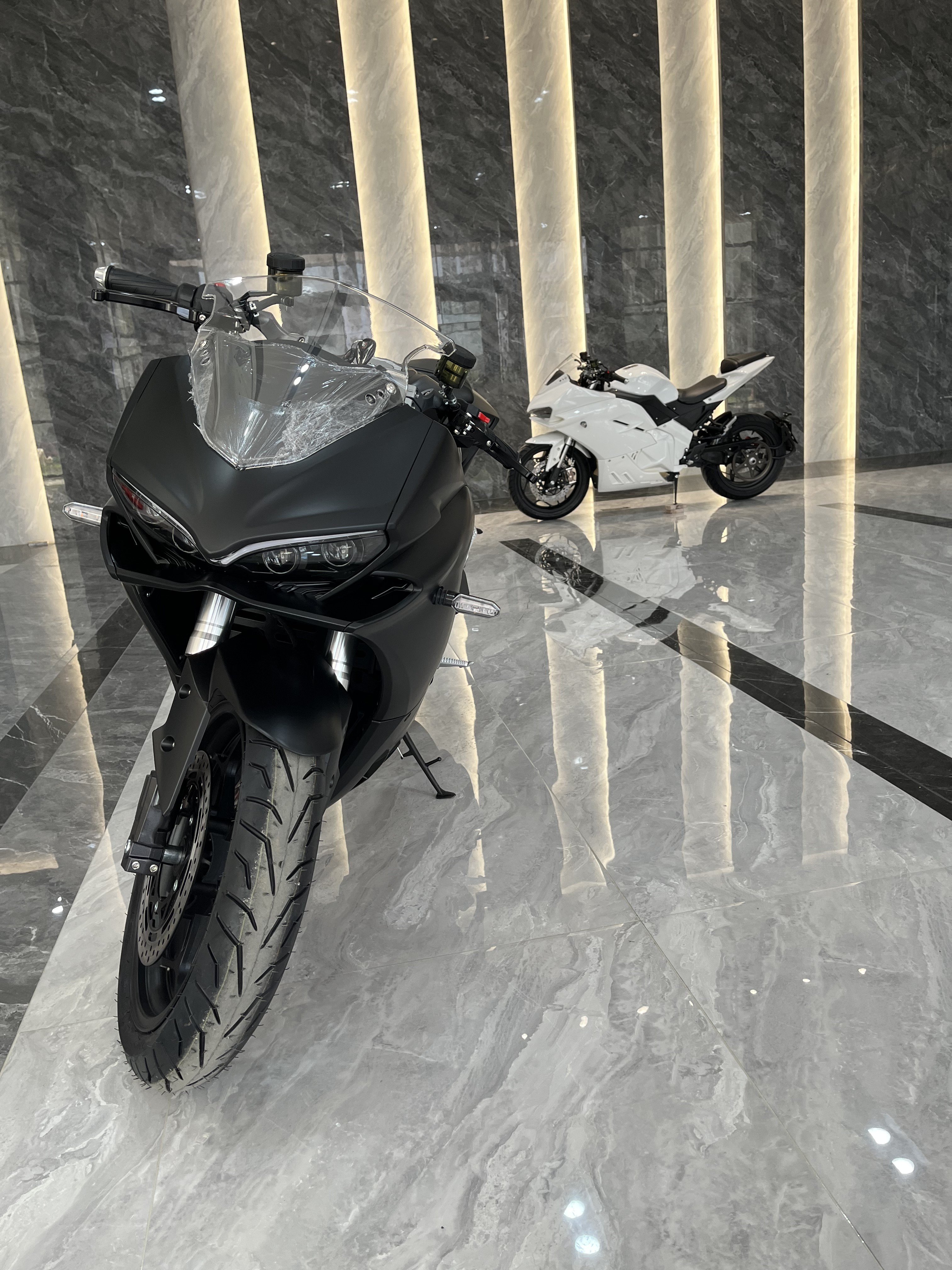 Top speed 150km/h Electric Racing Motorcycle with 8000W mid motor and lithium battery