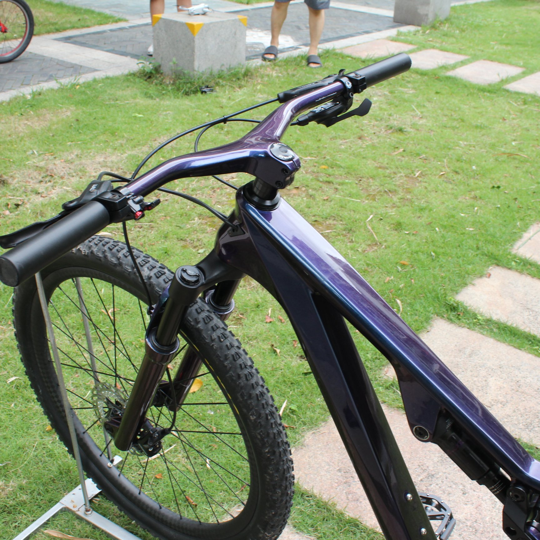 Good quality full suspension mountain bike 12 Speed carbon mtb frame mountain bicycle with Carbon integral forming handlebar