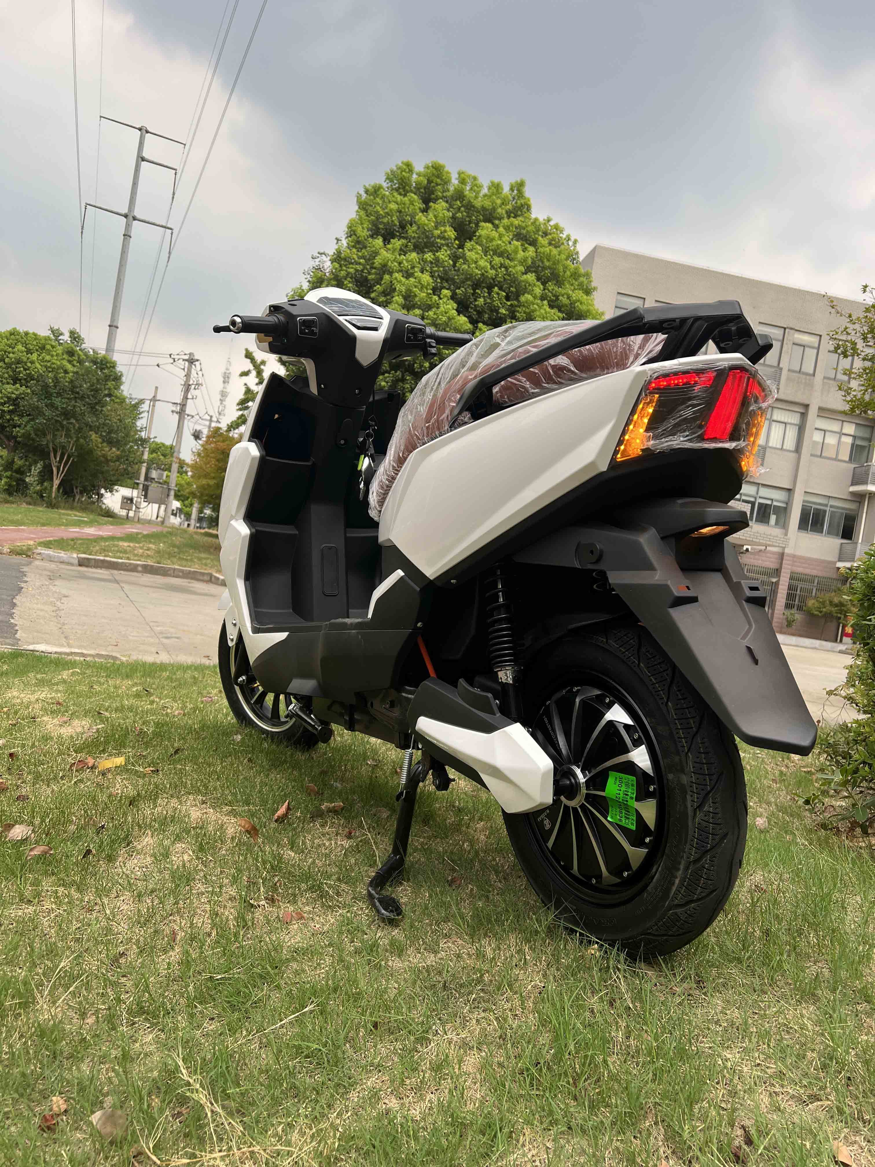 Hot Sale Mobility Scooters Electric Adult Ebike 3000w Ckd 2 Wheel Sukuter Long Range Sportbikes Dual Motor Electric Motorcycles