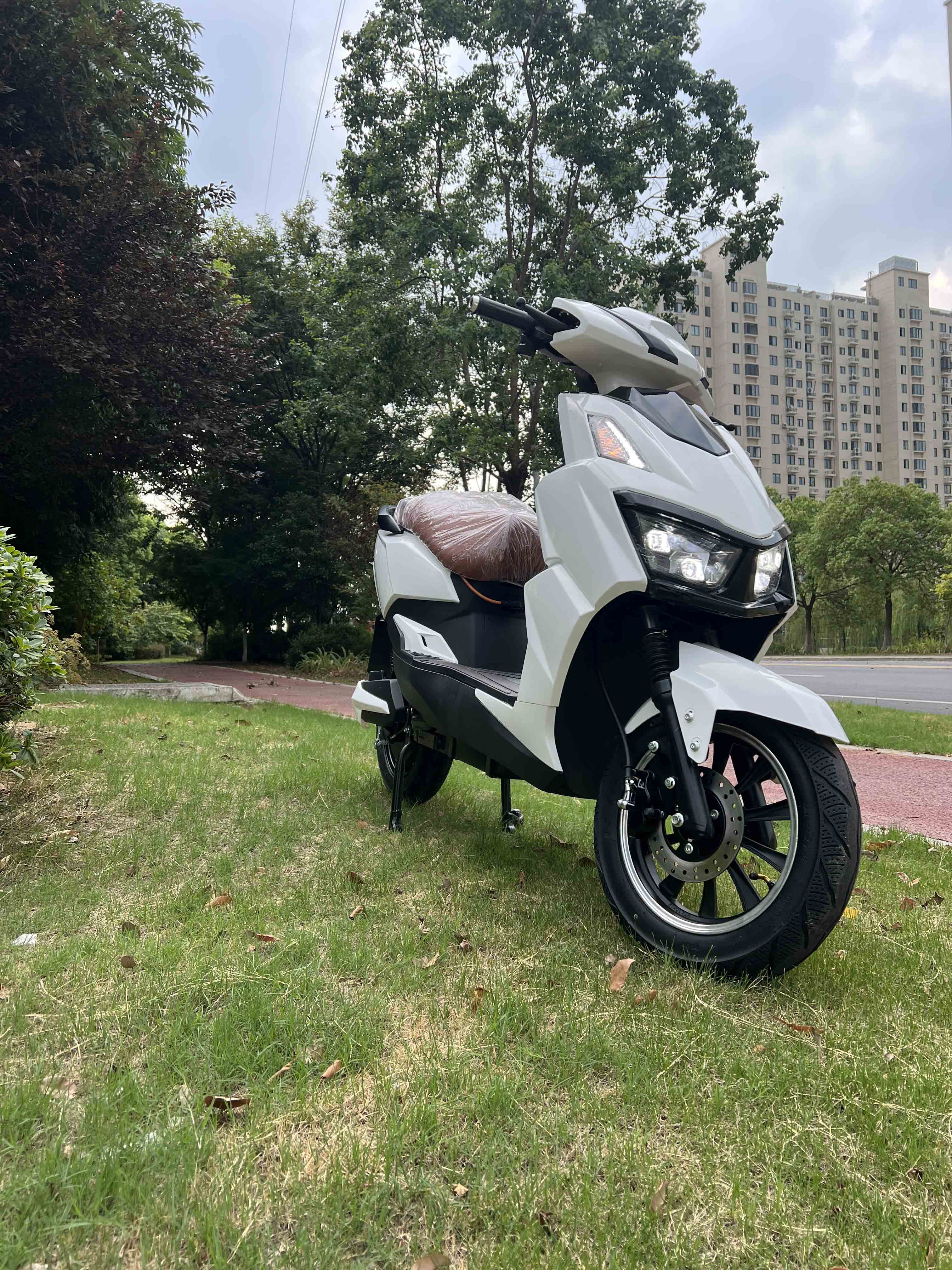 Hot Sale Mobility Scooters Electric Adult Ebike 3000w Ckd 2 Wheel Sukuter Long Range Sportbikes Dual Motor Electric Motorcycles