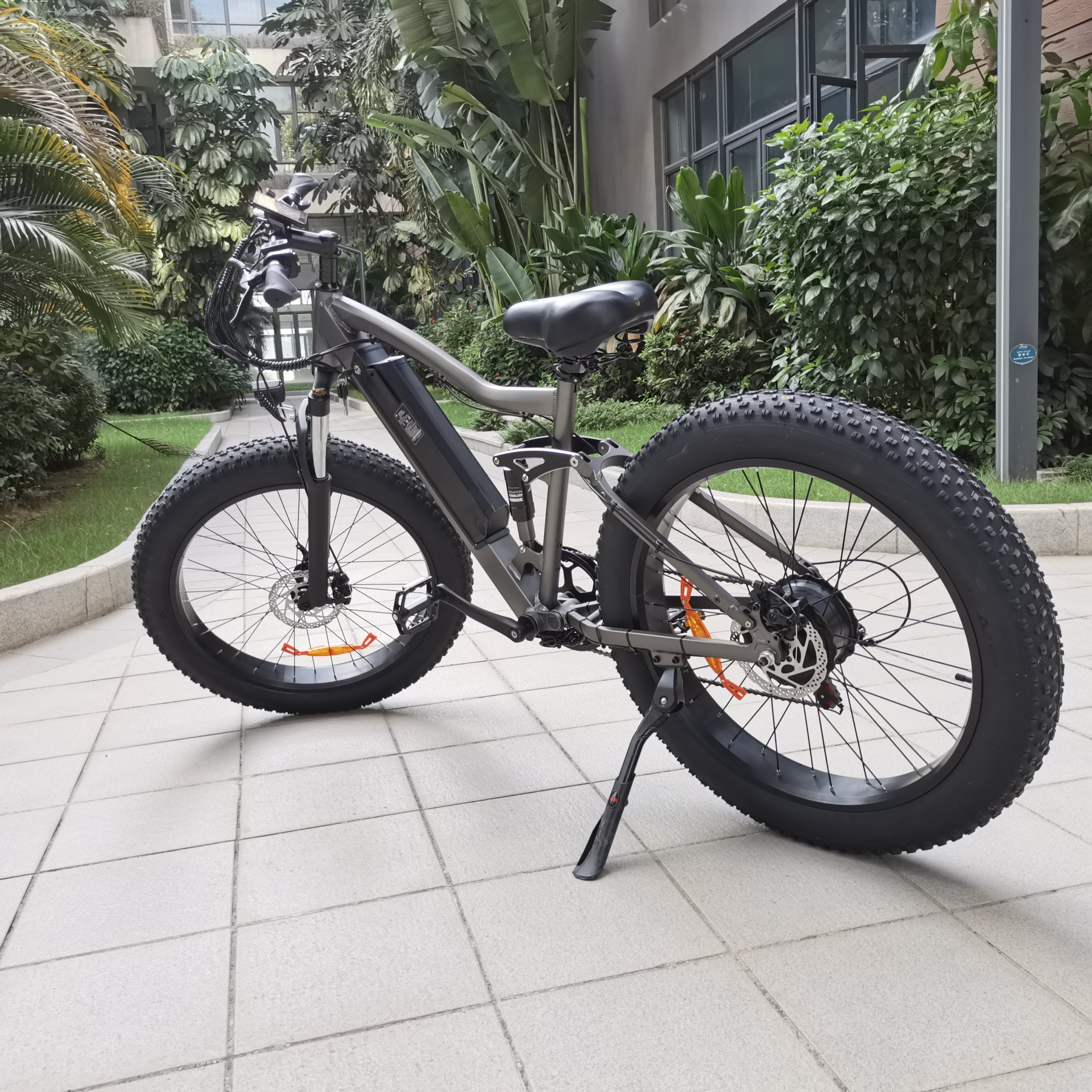 26 Inches Wheel E Bicycle Max Speed 35km/h Power Mountain Electric Fat Bike