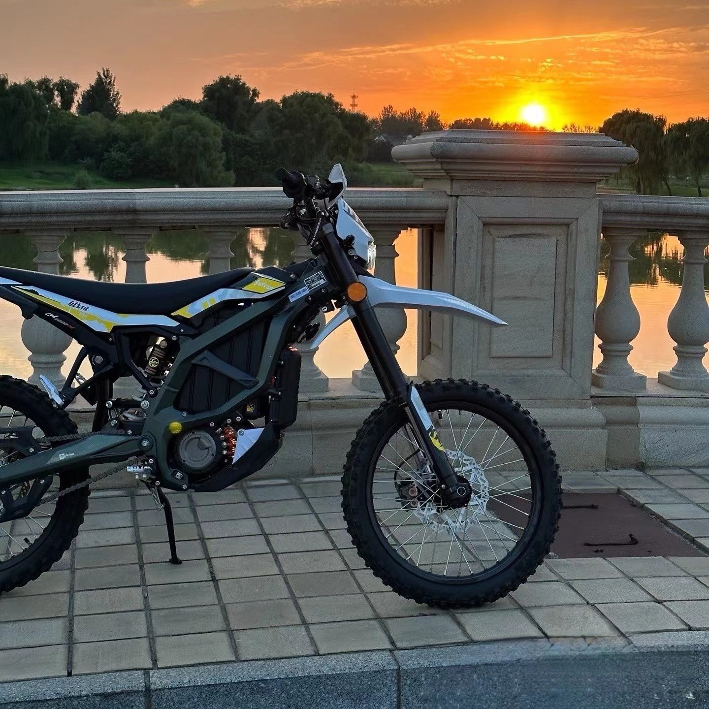 goolee Ultra Bee 74V 12500W Mid Drive Electric Dirt Bike Ultra Bee Electrica 55Ah Ebike