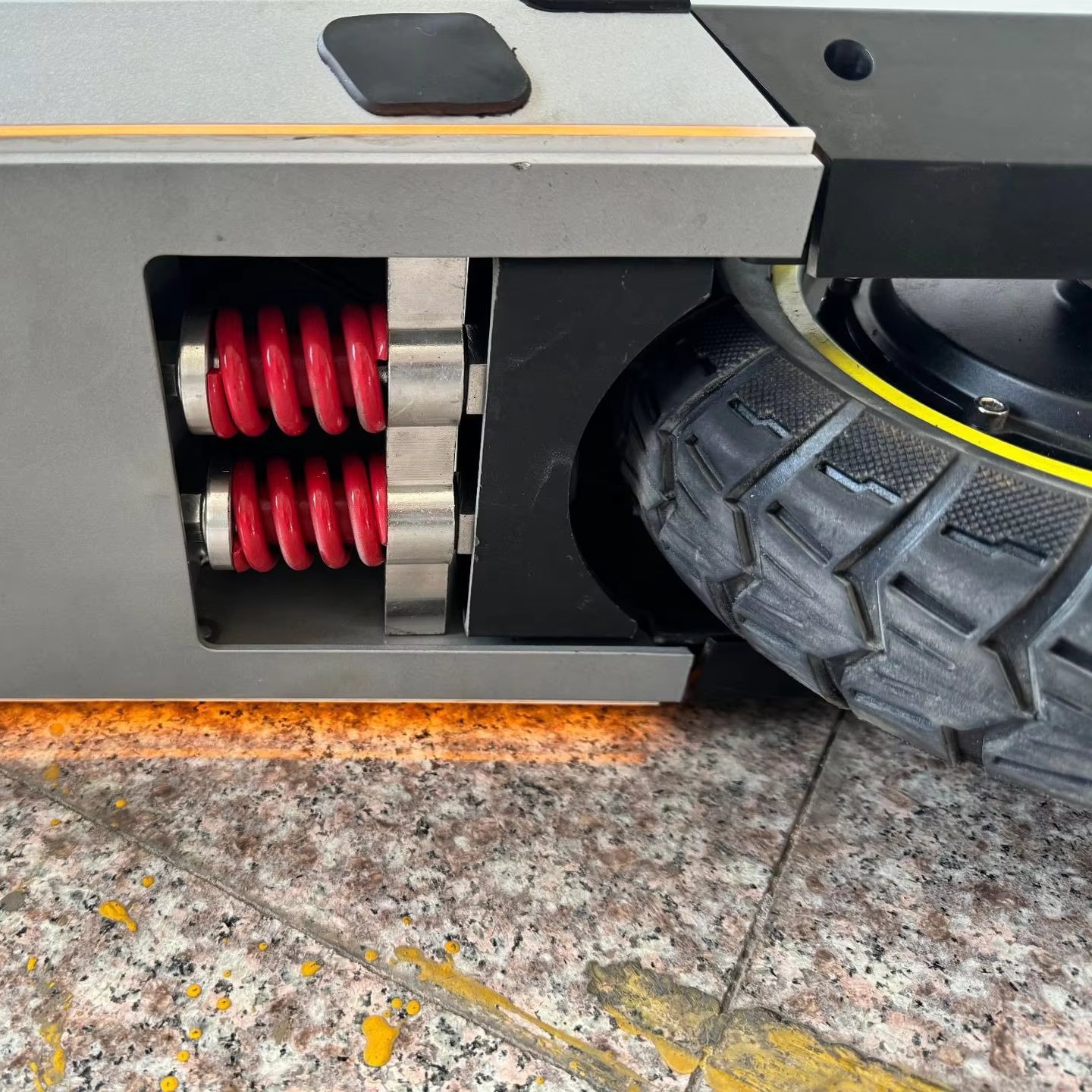 Hot Selling 1200W Electric Scooter 10 Inch Tire Size Front Brake 51-65 mph Various Certifications Qualified Two-Wheel Scooter