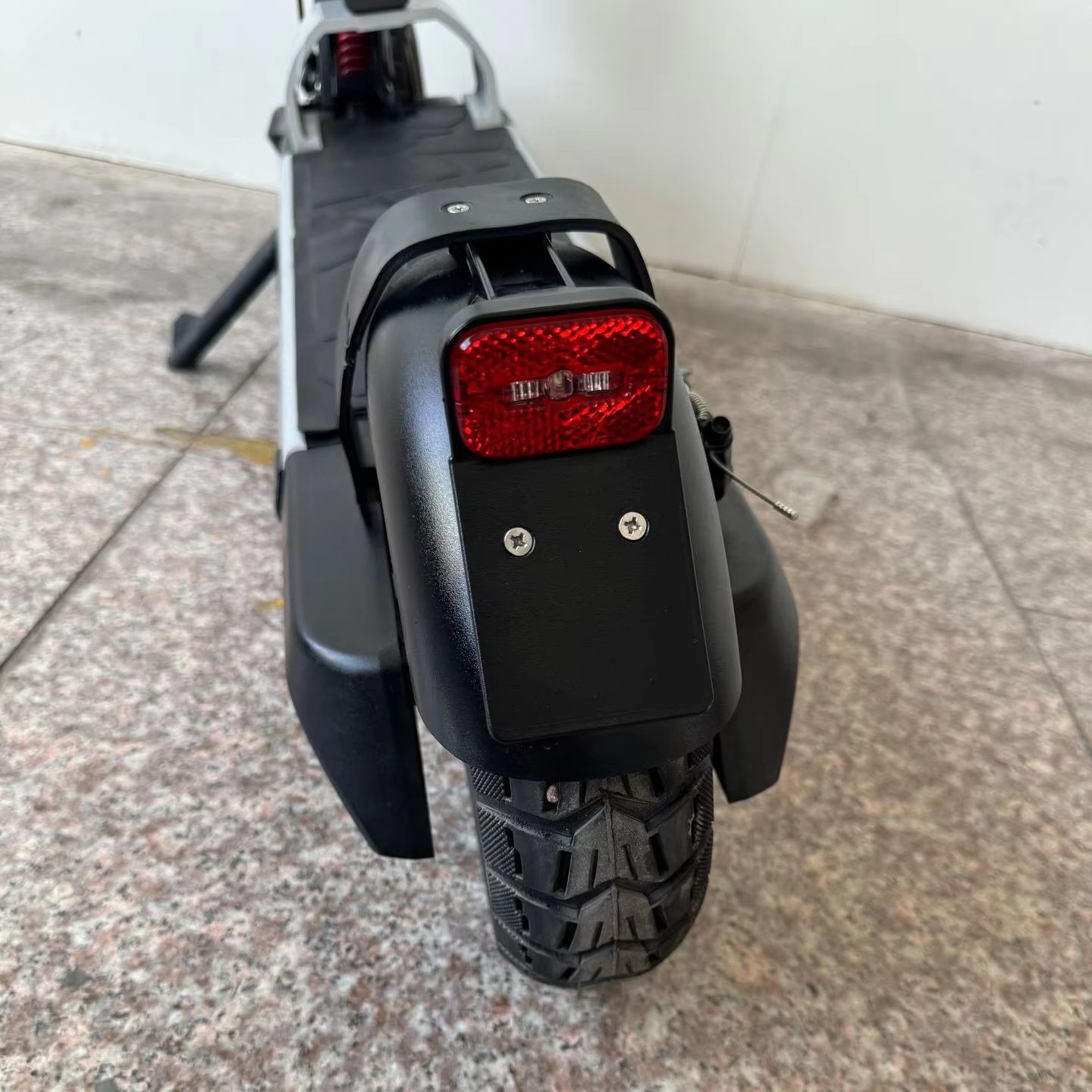 Hot Selling 1200W Electric Scooter 10 Inch Tire Size Front Brake 51-65 mph Various Certifications Qualified Two-Wheel Scooter