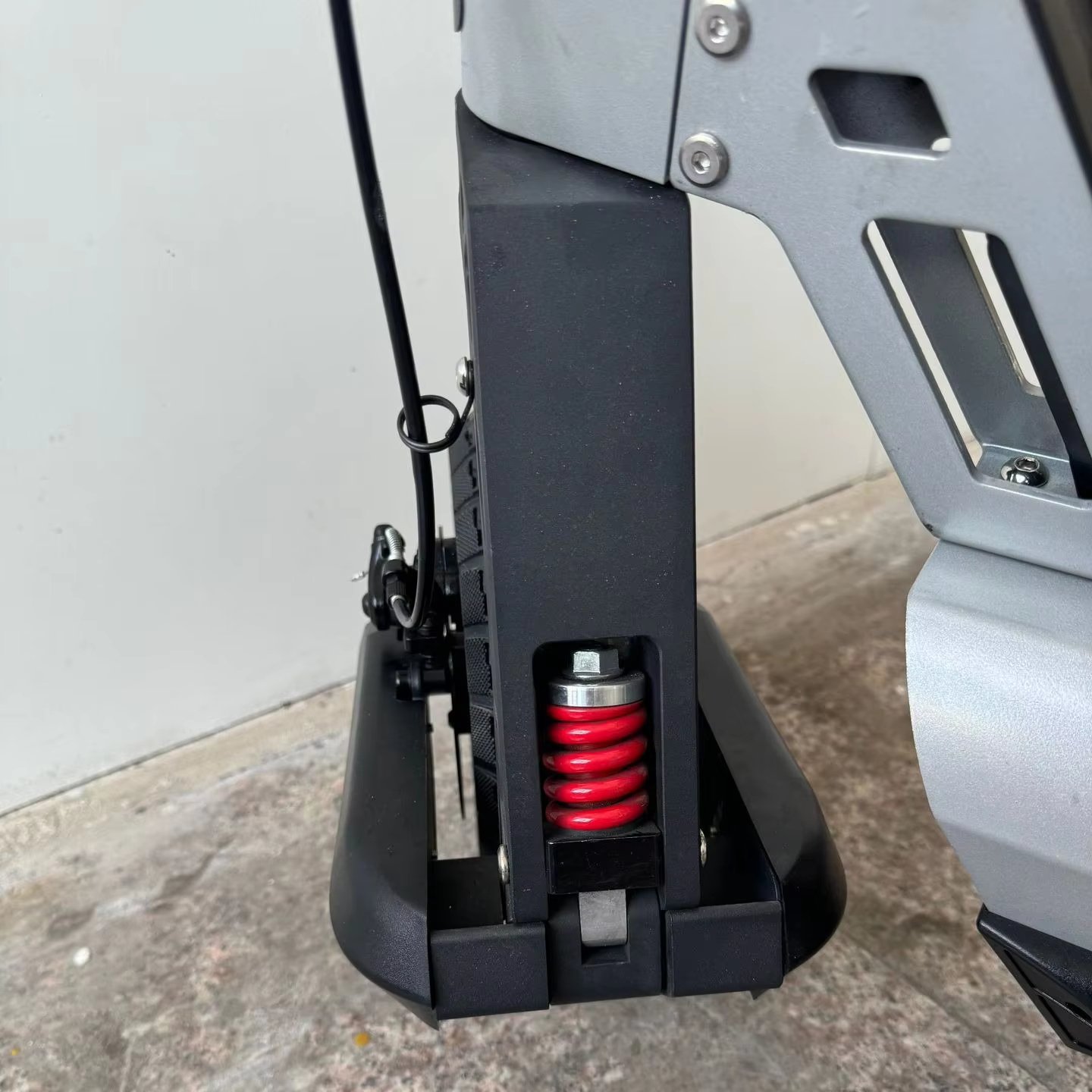 Hot Selling 1200W Electric Scooter 10 Inch Tire Size Front Brake 51-65 mph Various Certifications Qualified Two-Wheel Scooter
