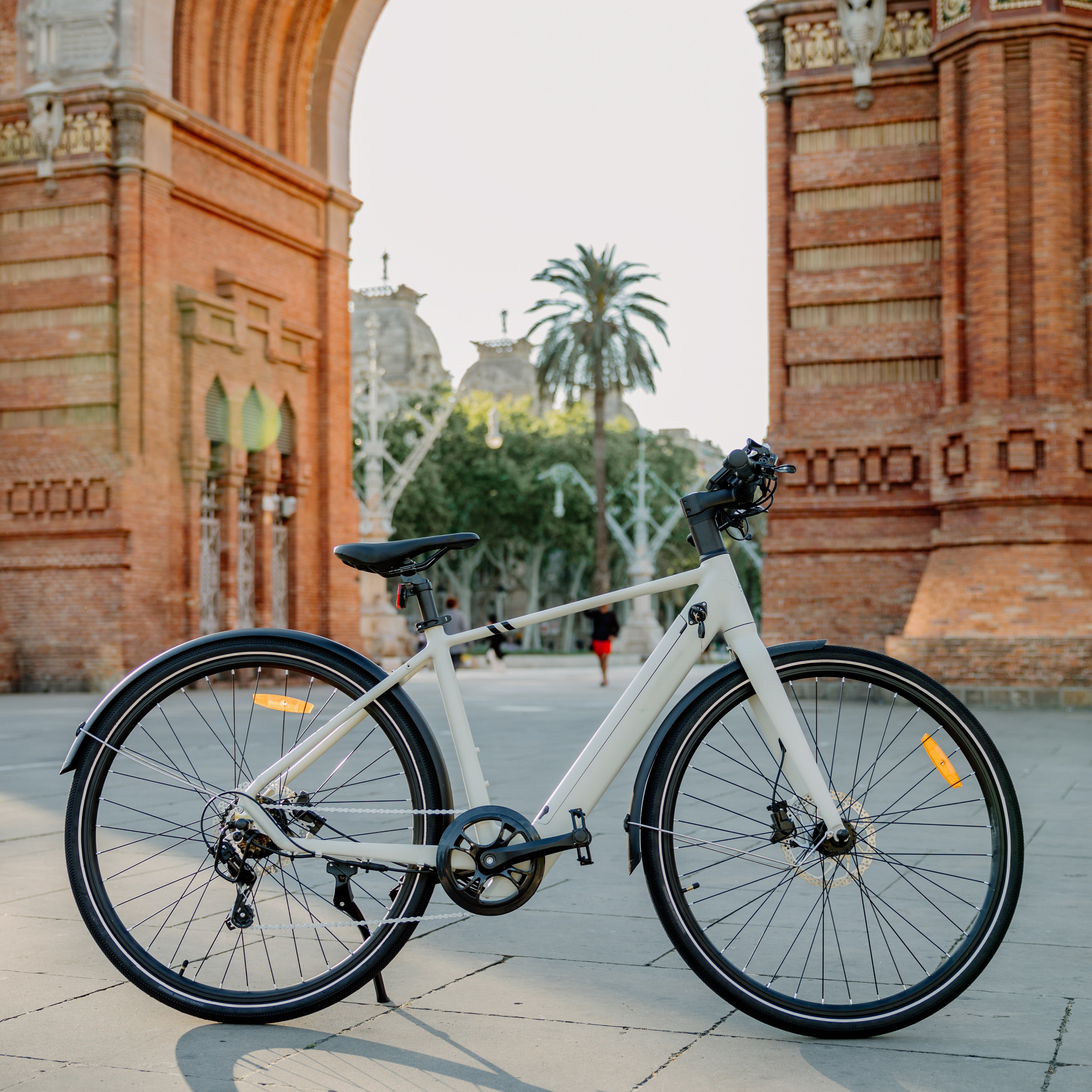 EU Warehouse 200W 10AH 36V City Commuting Electric Bike Adult 100Km Electric Mountain Bike 7 Speed Electric Bike