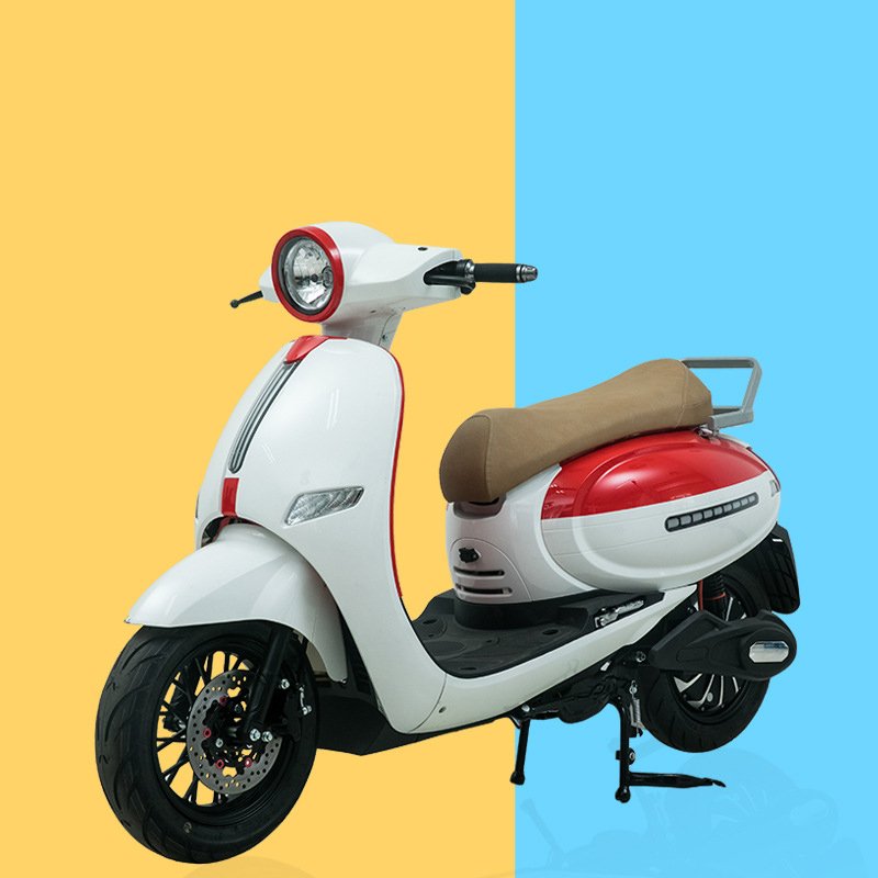 2024 Direct Selling New Adult Electric Motorcycle 1500W 60V 72V Electric Mobility Scooter Pedal Streetbikes Type 2000W Power