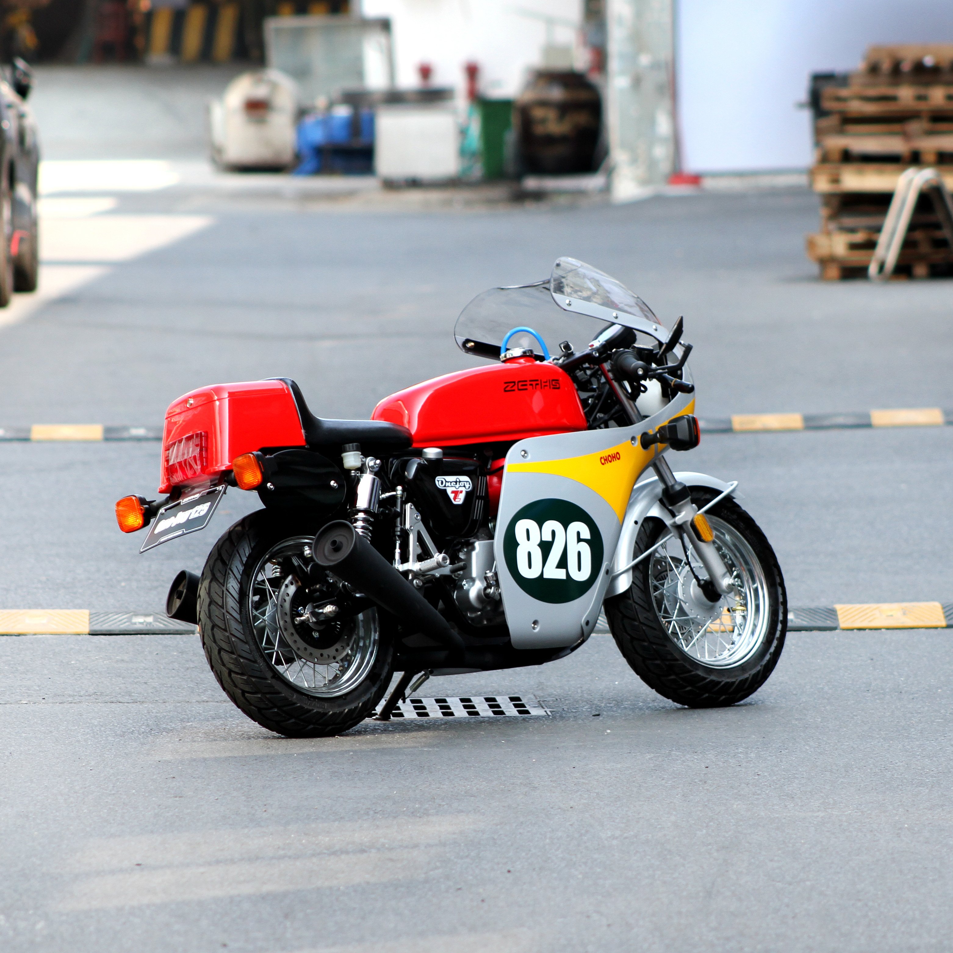 New 125cc four-stroke gasoline horizontal engine motorcycle vintage mini sports car can be registered sportbikes for adult
