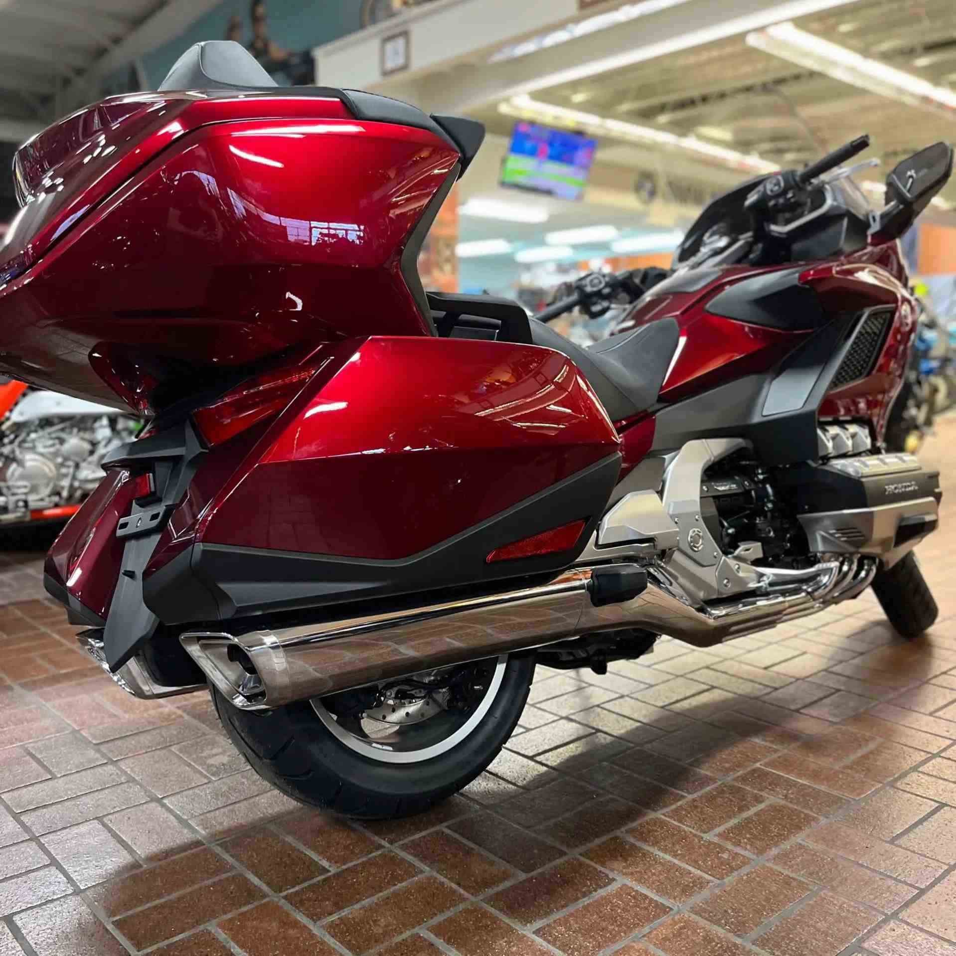 FAST SALES 2024 1833cc 7 Speed Hondas Gold Wing Tour Automatic DCT OffRoad 4 Stroke Motorcycles