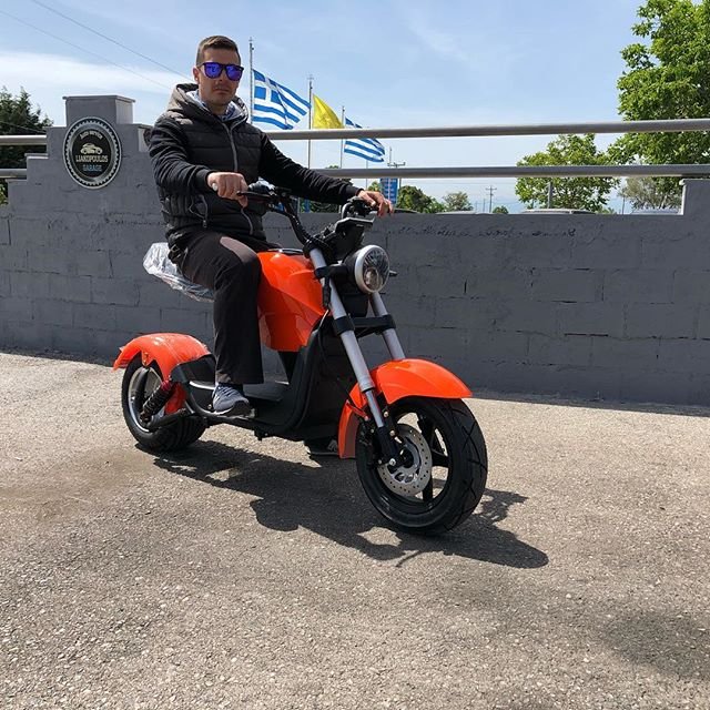 New 150cc Electric Scooters EEC COC Overseas Warehouse Fat Tire Electric Scooter 2000W Citycoco Steel Frame Electric Bike