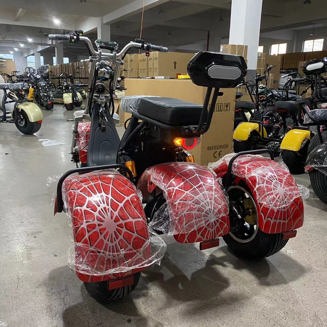 Hot selling warehouse eec Adult three wheel bicycle Lithium Battery 60V 20Ah 2000 w tricycle 3 wheel electric scooter citycoco