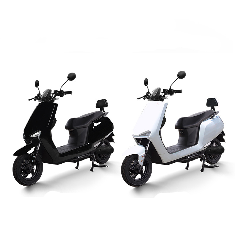Easy and quick two rounds electric cycle Ride an electric motorcycle for two people
