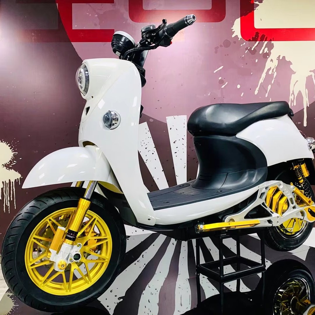 Personal tailor Motorcycles Electric Scooter 80KM/H 60V/72V Electric Motorbike 2000w Powerful 12Inch Two-Wheel Ev-Bike For Adult