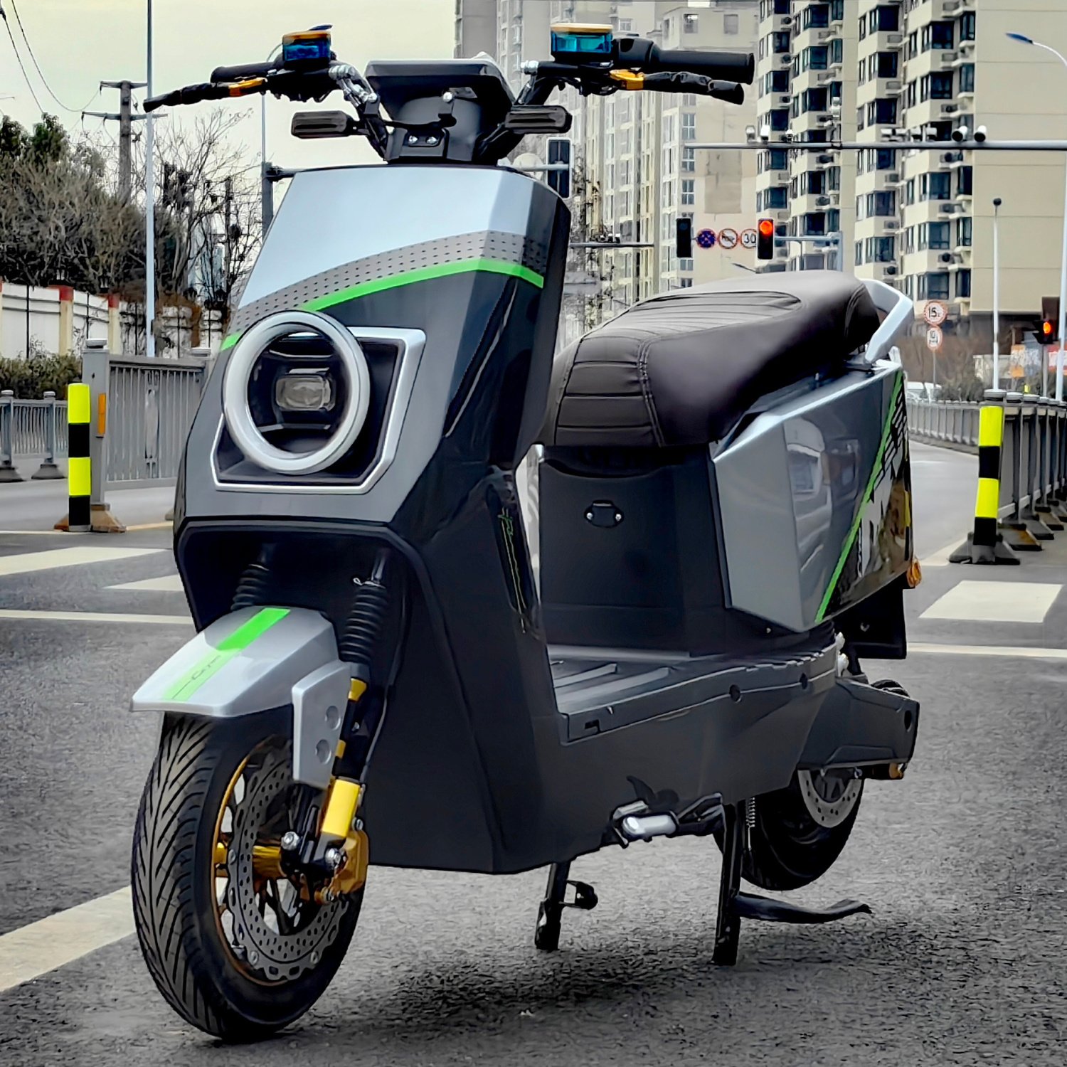 Hot Selling Custom Footboard 40-60km/h 1500W 72V Two-Wheeled Fashion Color Electric Motorcycles