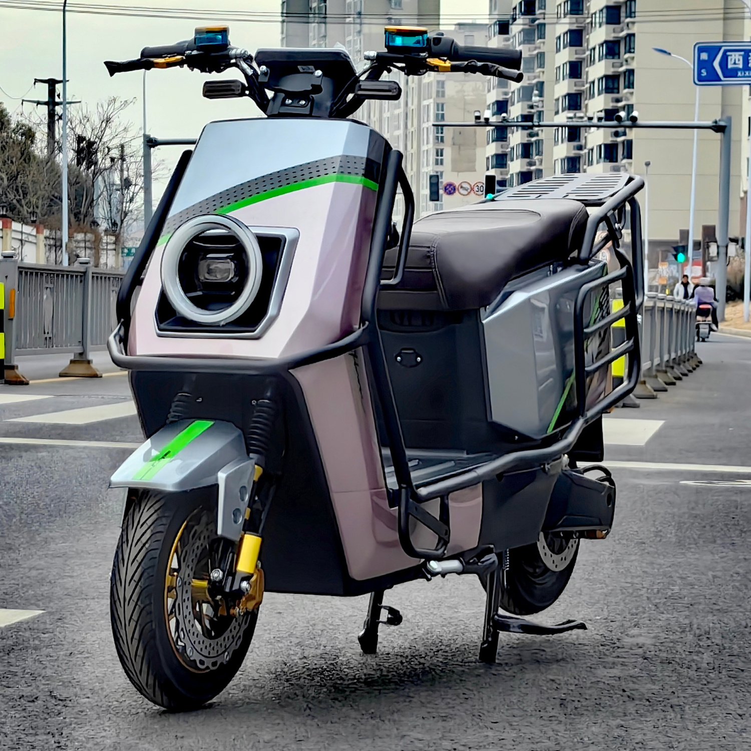 Hot Selling Custom Footboard 40-60km/h 1500W 72V Two-Wheeled Fashion Color Electric Motorcycles