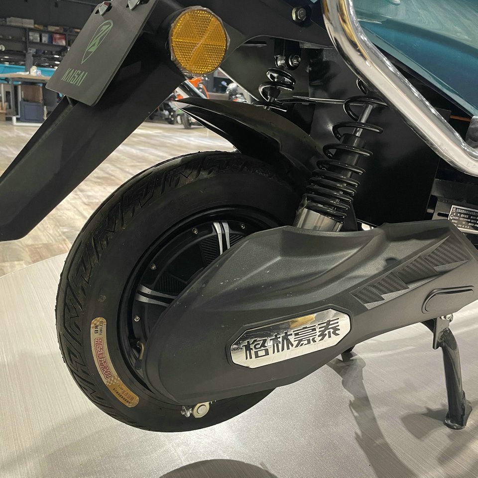 Low Price Mobility Electric Motorcycles 2000w Ckd 2 Wheel Removable Battery Sportbikes Dual Motor Electric Scooter For Teenager