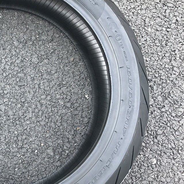 Motorcycle tire tread Roadtec Z8 120 70 ZR 17 M/C and 180/55 ZR 17 M/C
