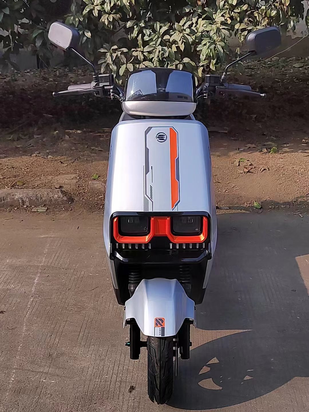 Strong Headlight Electric Motorcycle with Bumper Optional for Fast Food Delivery