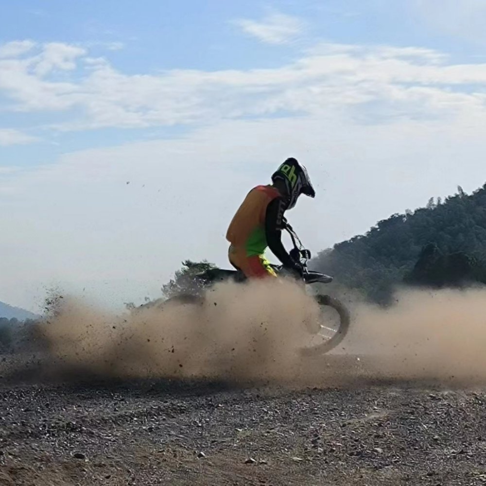 2023 New electric motorcycle 74V 35Ah Dirt Bike Off Road Electric Racing