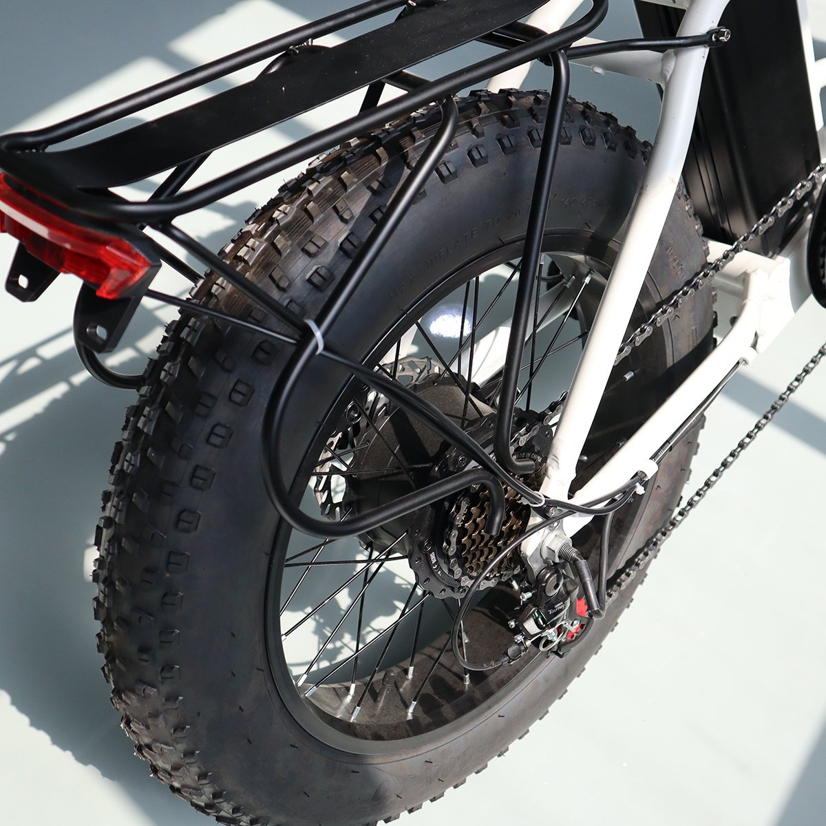 Factory direct sales of 48v500w electric bicycles city bikes mountain bikes