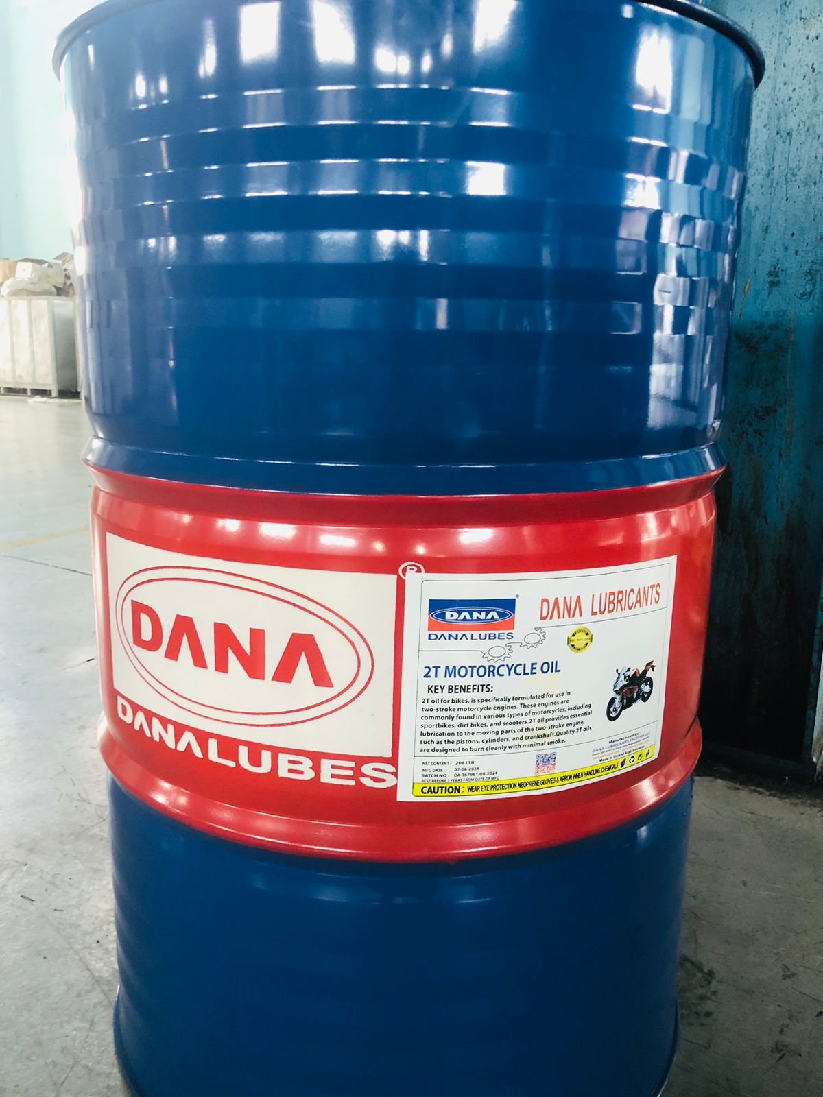 2T Oil for Bikes parts of the two-stroke engine, such as the pistons, cylinders,