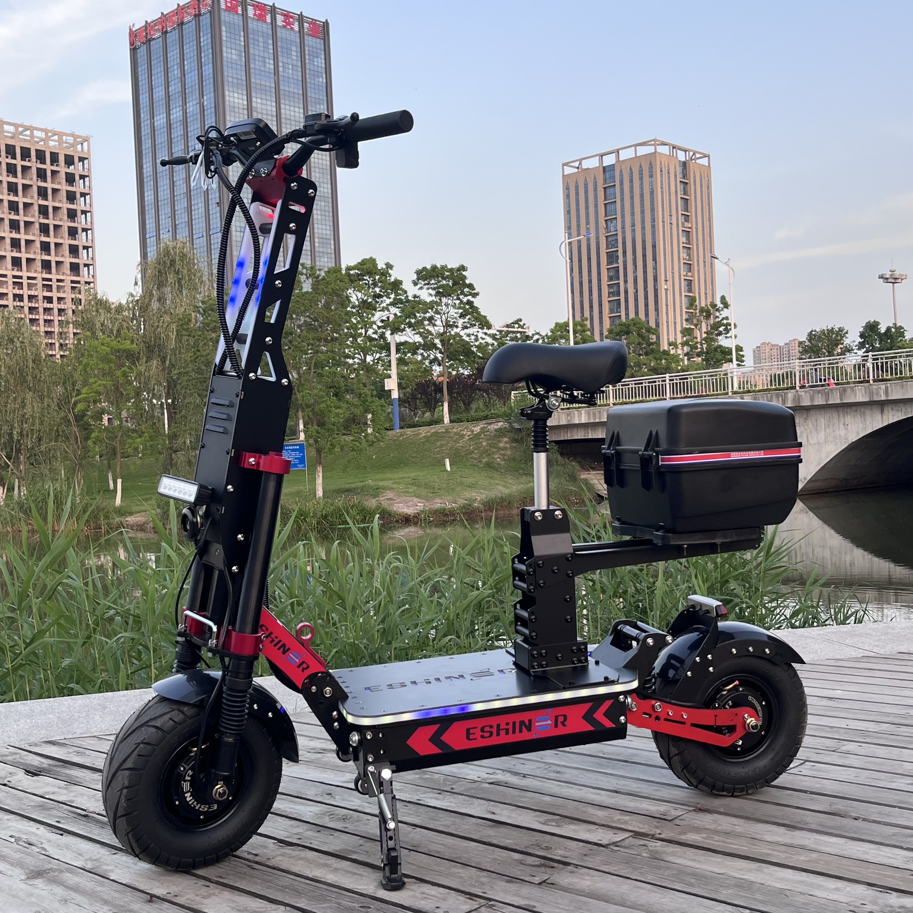 Dual Motor 8000W 15000W E Bike Scooter 72V 84v 30Ah 50ah 100Ah Long Range NFC Power On Electric Scooter For Adults With Basket