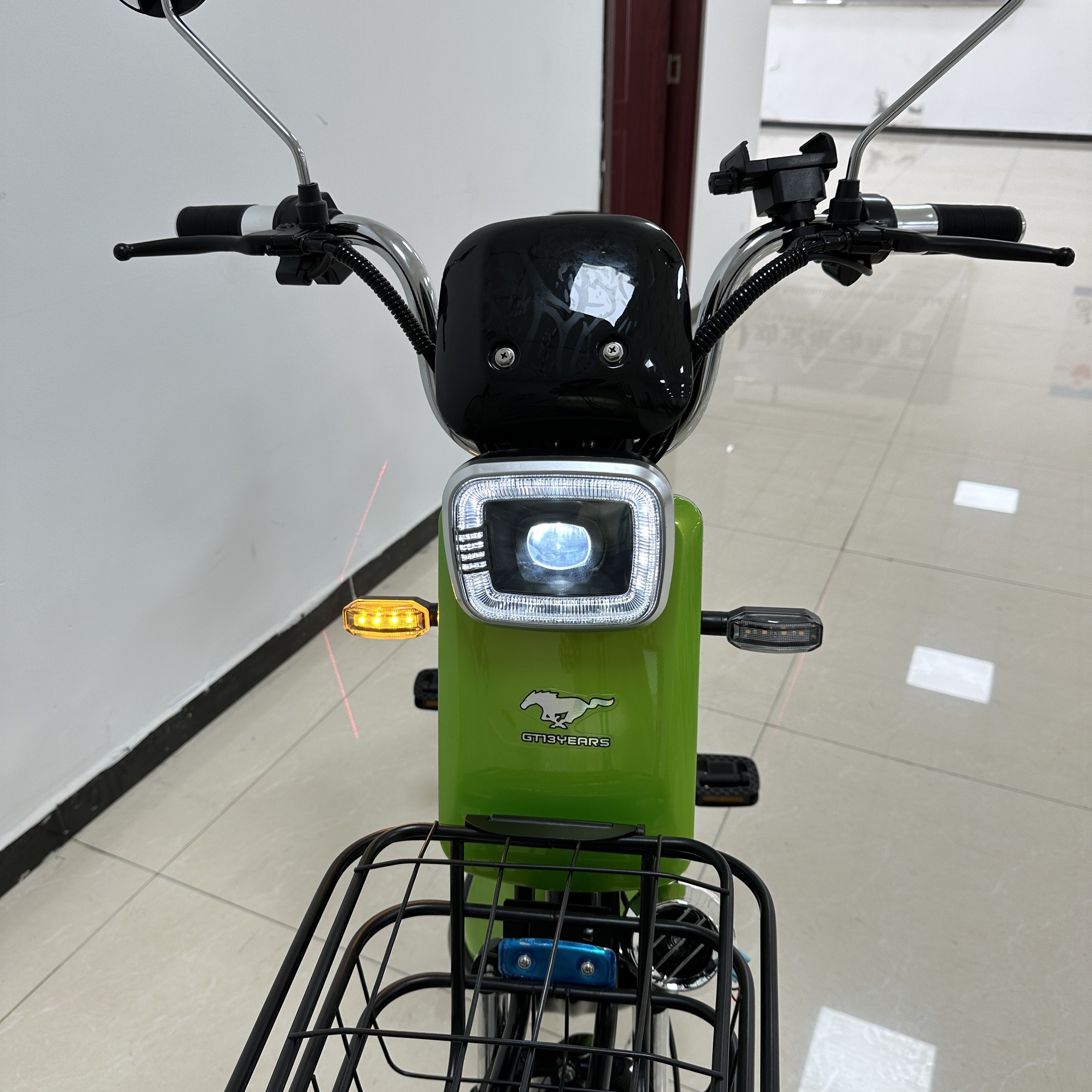 China Manufacturer 350w 48v 12Ah Drum Brake 20 Inch Tire Woman City Bike Scooter Electric Motorcycles