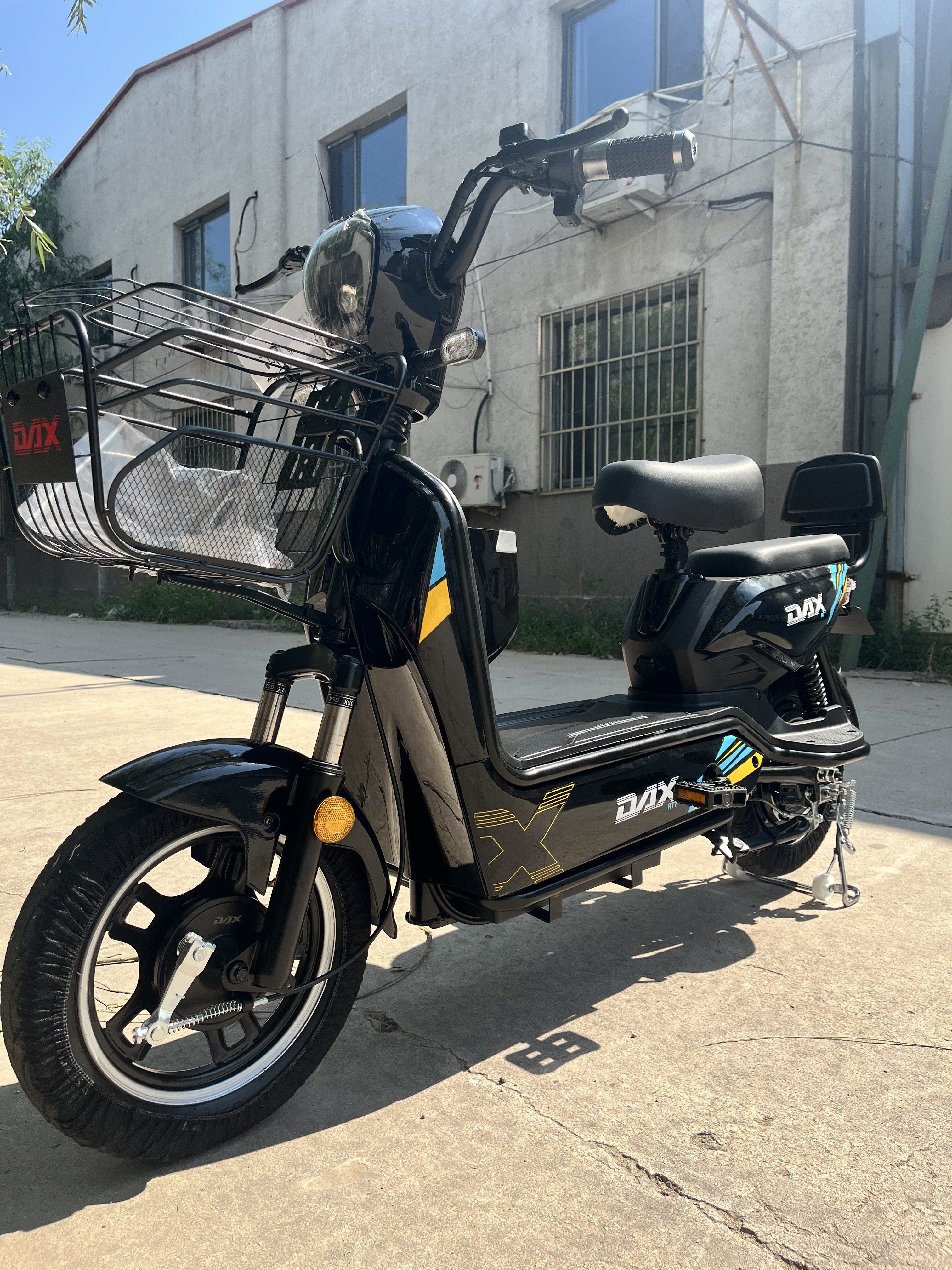 Manufacturer Customizable 350W 48V 2 Wheels Electric Bicycle Ebike Electric City Bike Cheap Electric Scooter For Adult