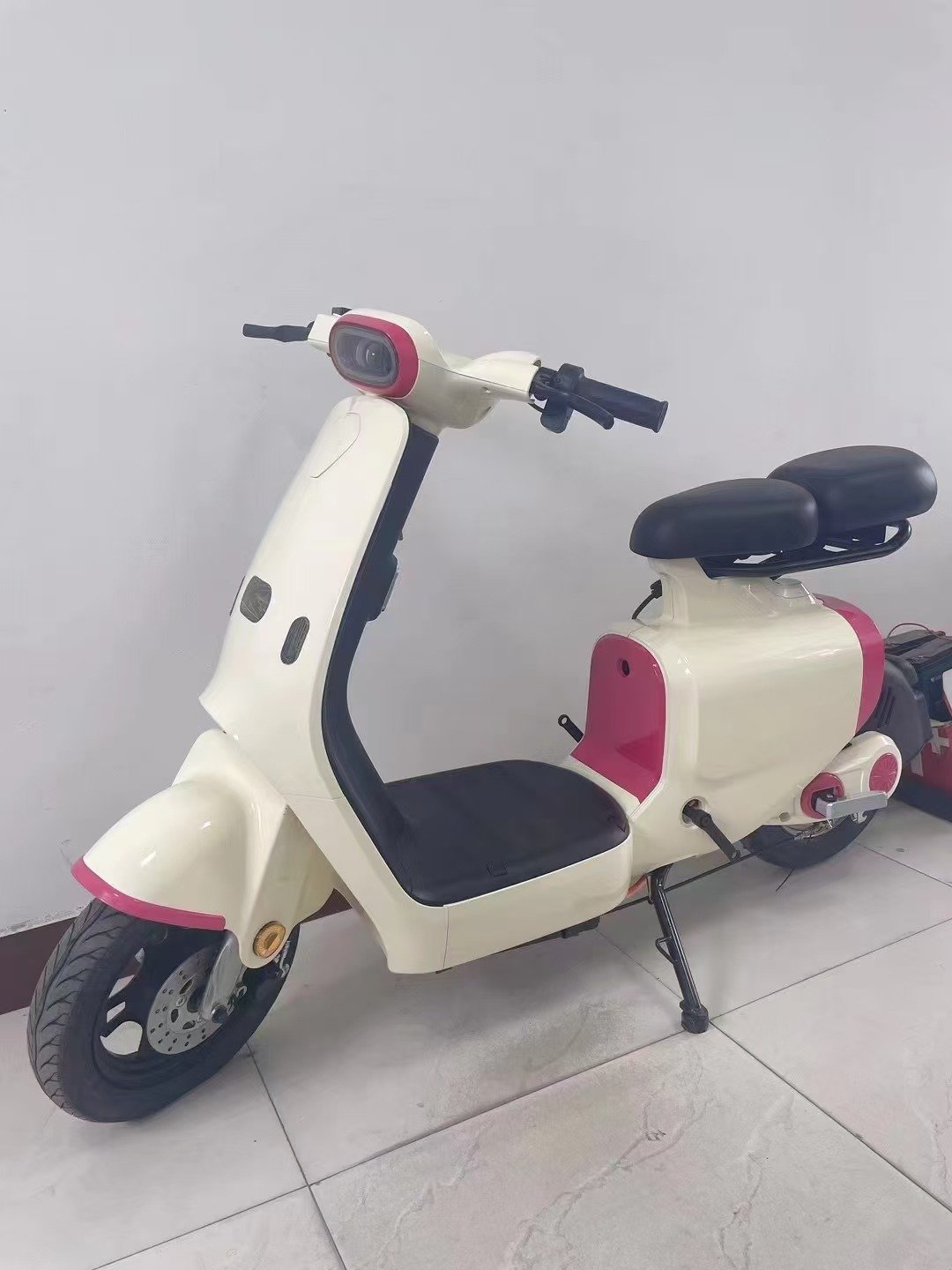 Electric two-wheeler Hot Sale Fast Electric City Bike Electric Bicycle E-Bike 500W 60V Electric Scooter Bike For Adults