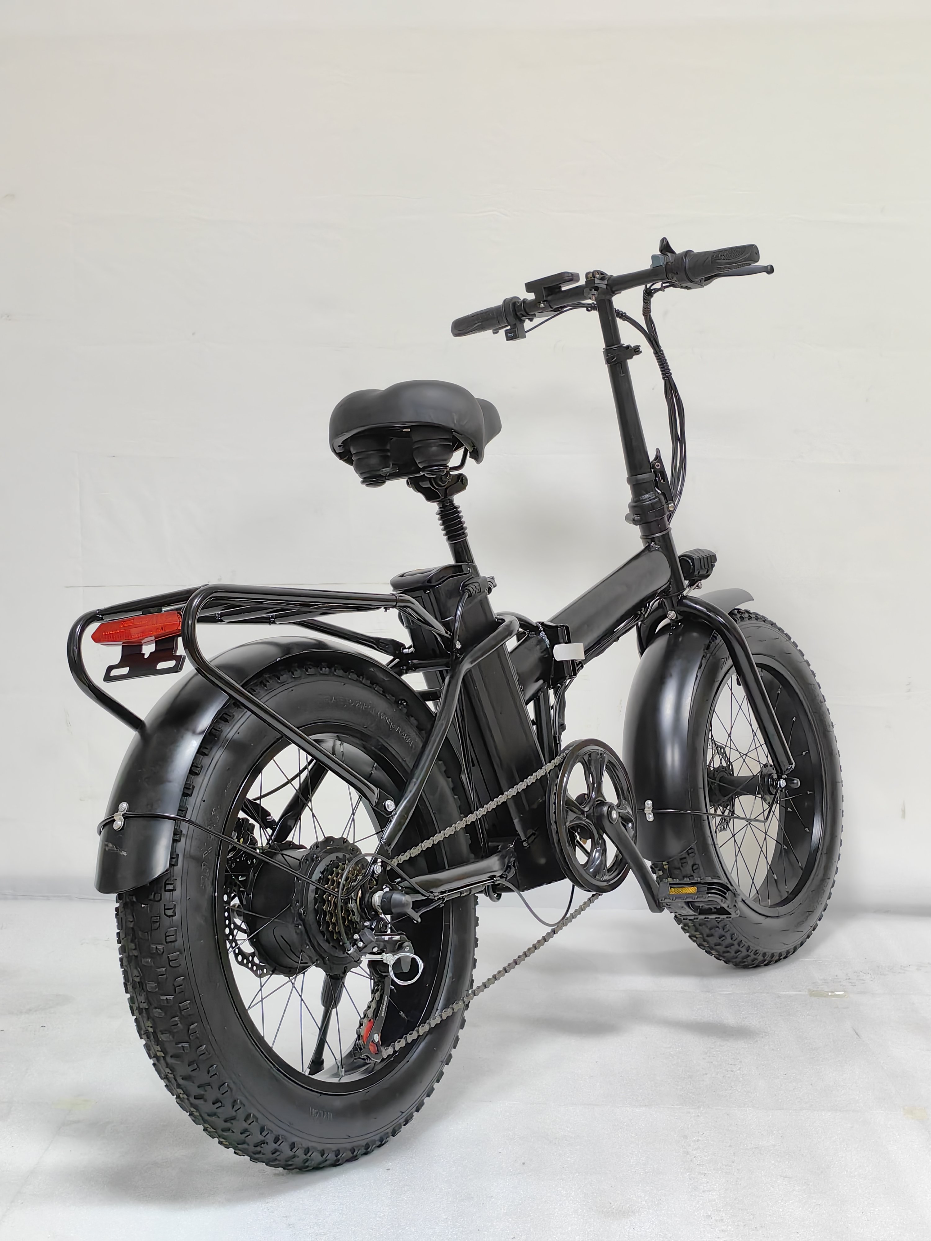 China OEM 550w power motor 48v 13Ah lithium battery Electric beach cruiser bike Rear drive disc brake electric snow bicycle