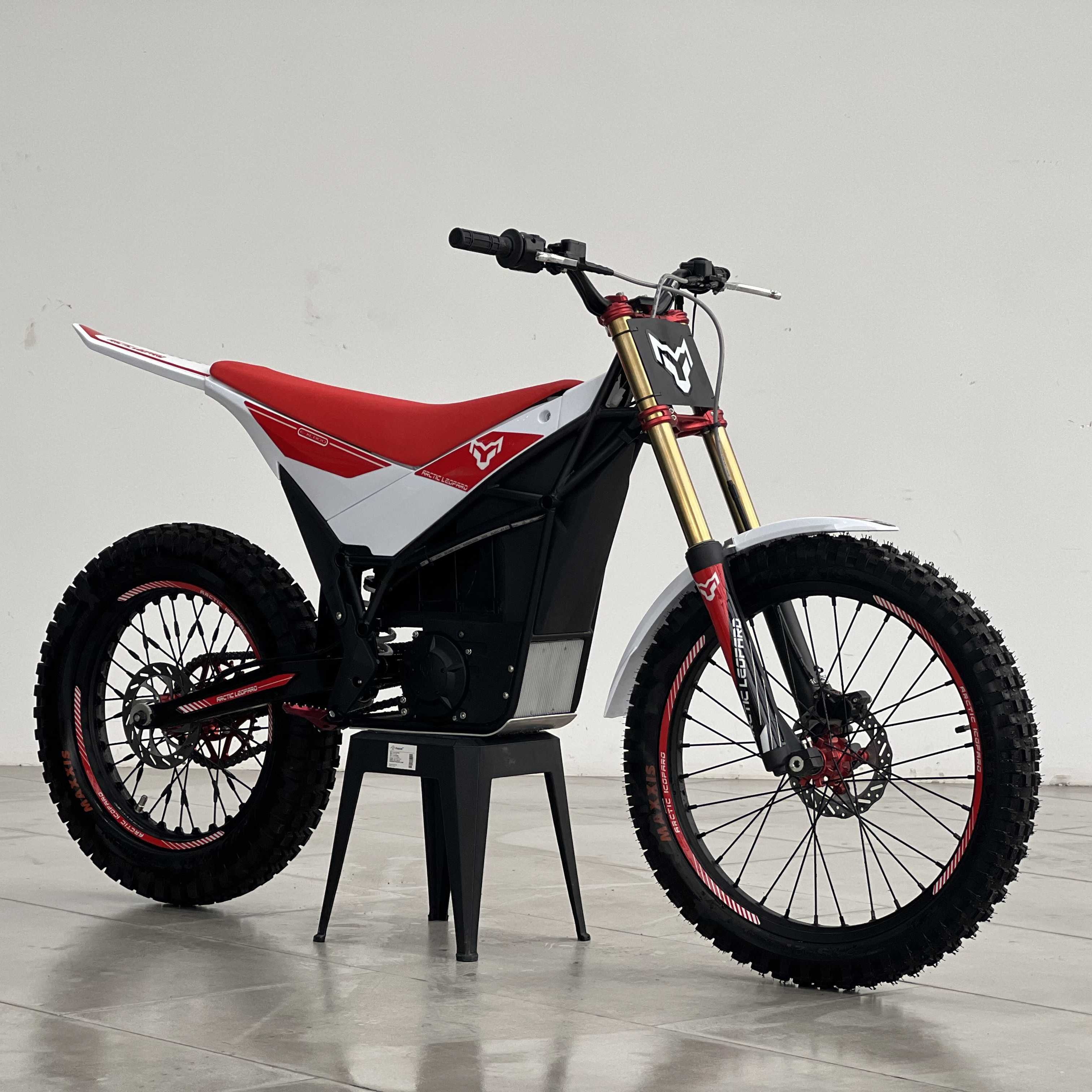 V Arctic Leopard E XT800 Steel Frame
