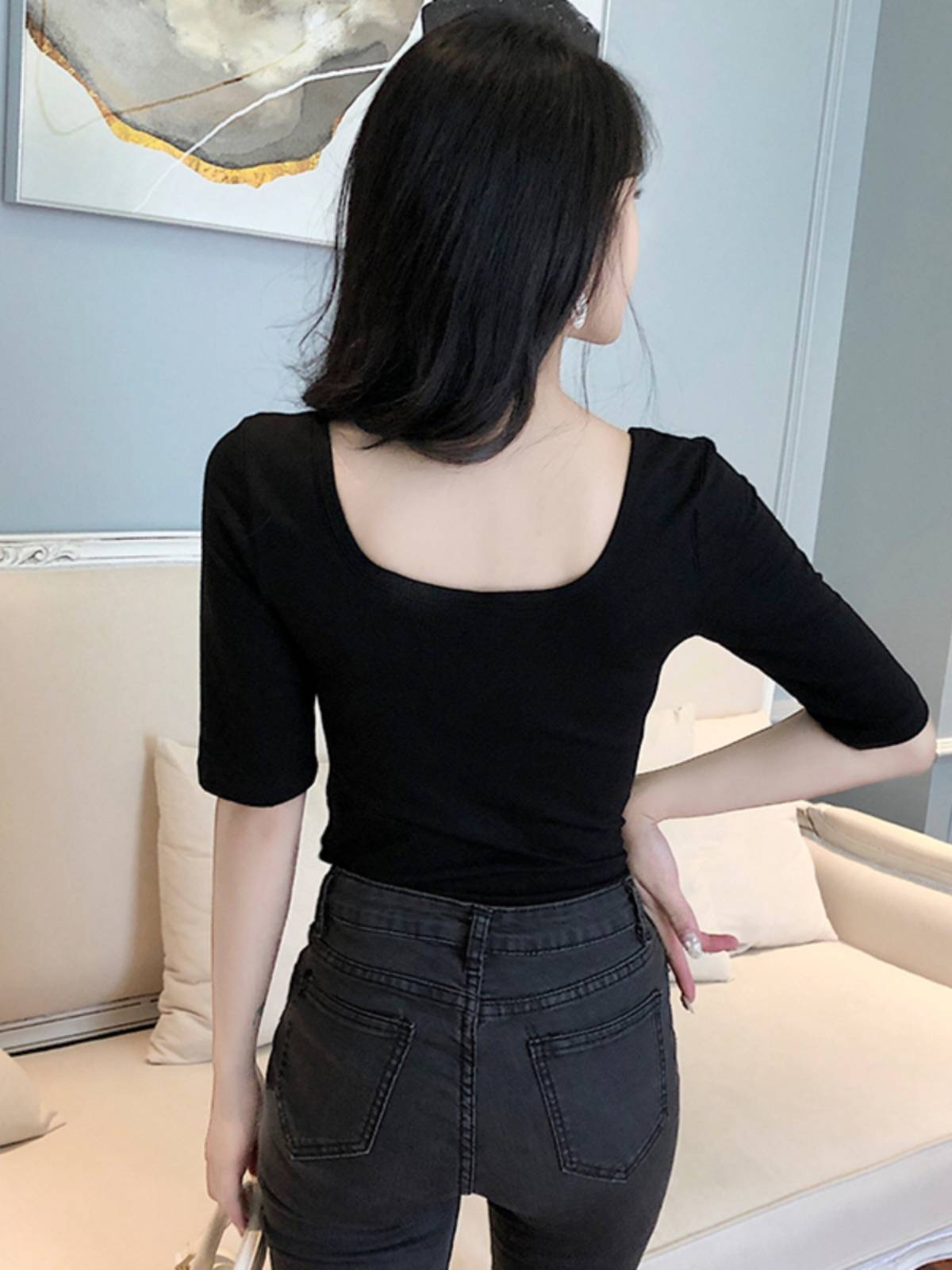 black-sleeved t-shirt ballet with a t-shirt and a t-shirt and a t-shirt and a half a t-shirt