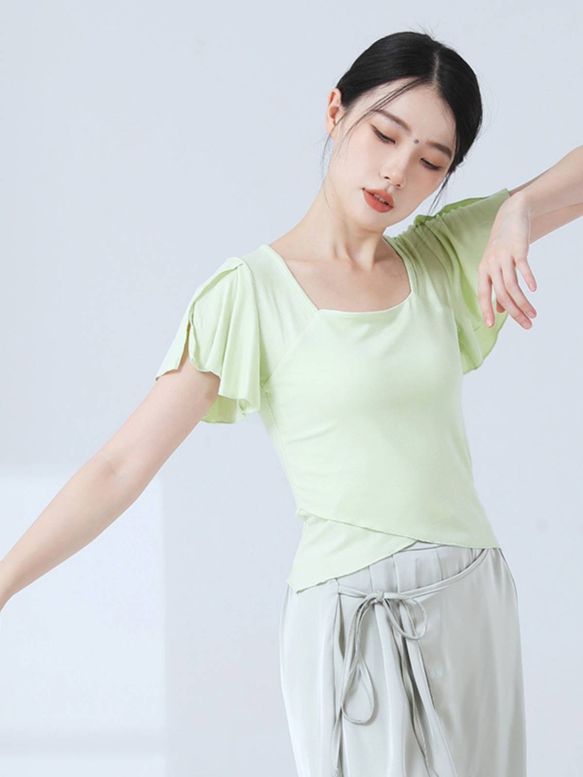 Classical elegant dance service small flying sleeve short self -cultivation daily practitioner body charm and temperament Modern dance service girl