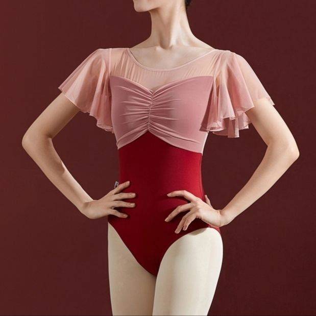 Jasmine opens a dance dress for the summer adult ballet