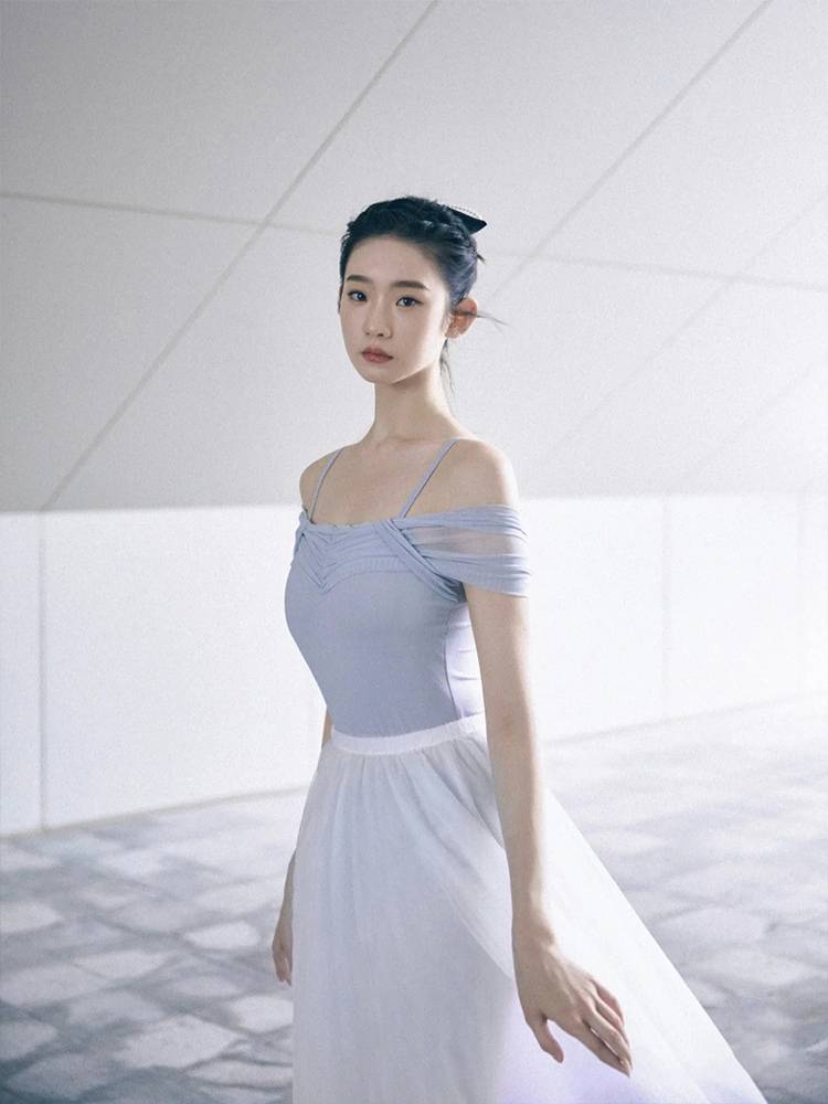 Zhang Yifan's same dance service female suspender ballet -shaped dress adult off -shoulder art test high -gradey training conjoined uniform