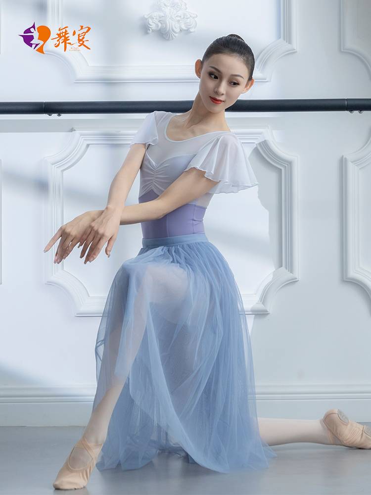 Flying ballerinas, back-to-back dances, troupe dances
