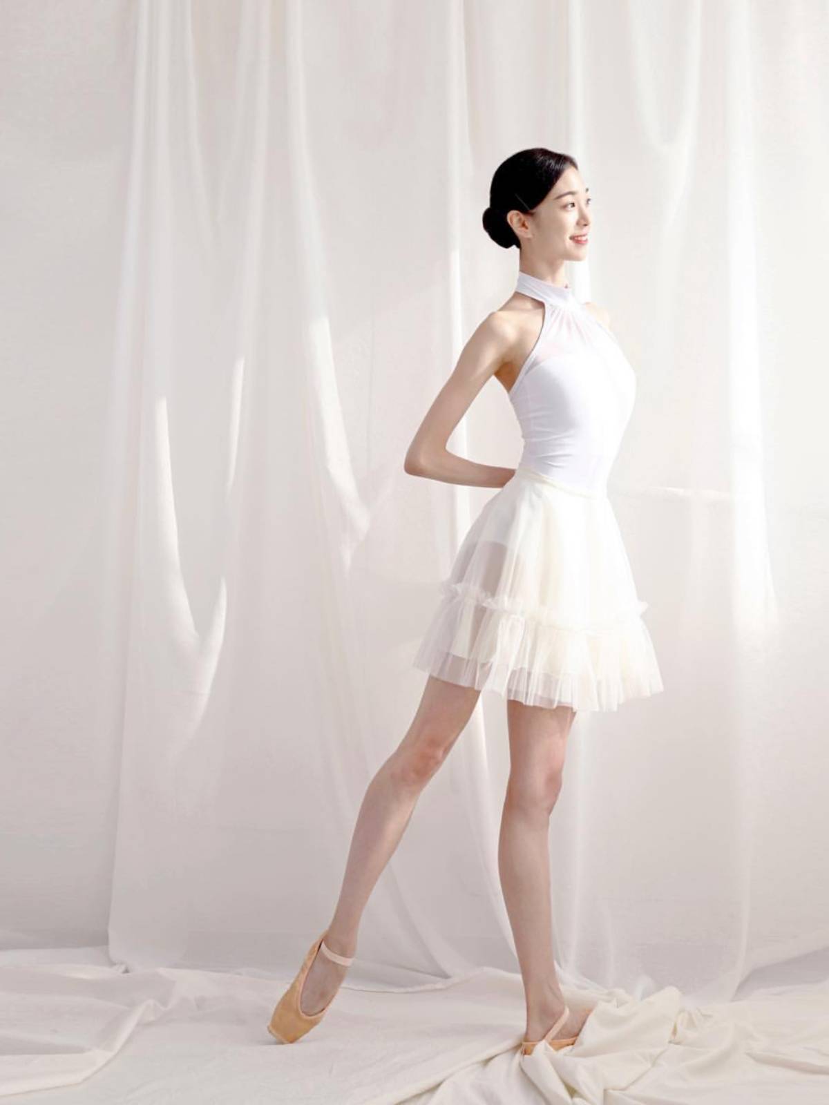 Gymnastics clothing ballet exercise suit white hanging neck connective dance service female adult art test shape training clothing clothing