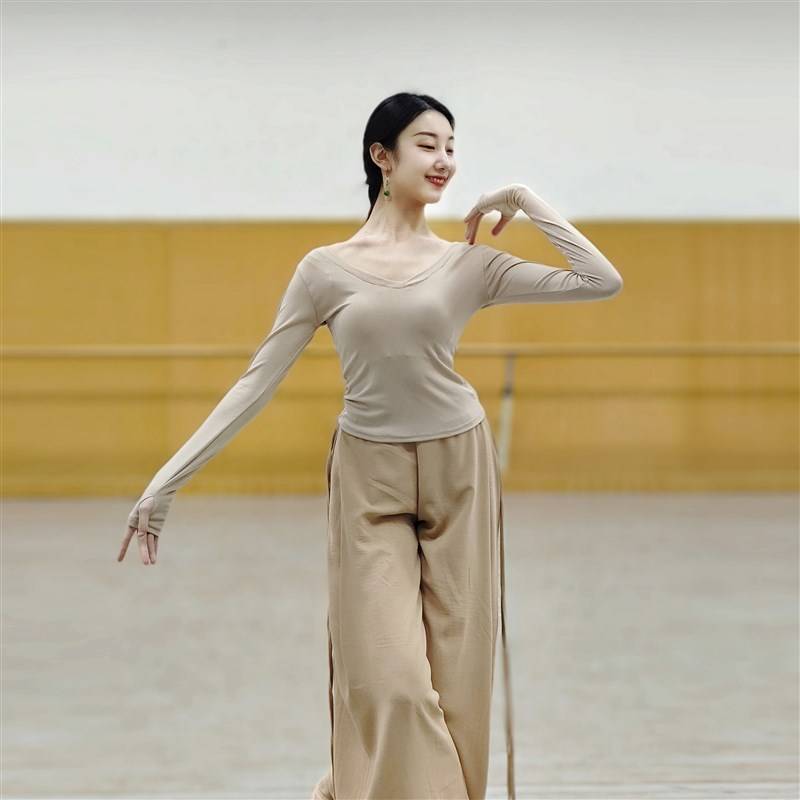 Autumn and winter dance service V -neck training service classical dance modern dance modern dance Chinese dance ballet sports clothes base training yoga clothing female
