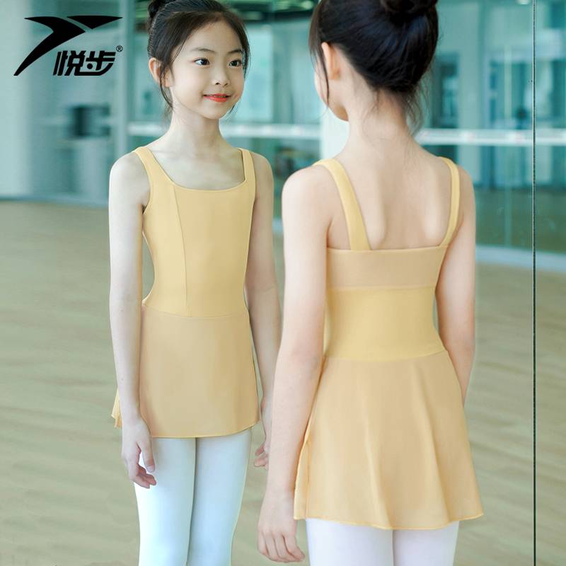 Quick-haired children's choreographer ballerina